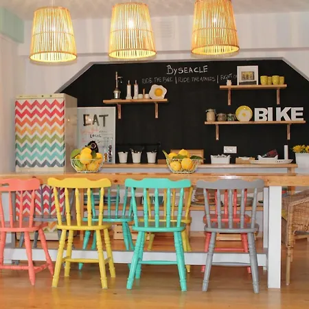 Bed and breakfast Byseacle-lisbon Bike Surf Camp Carcavelos (Lisbon)