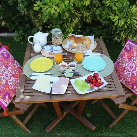 Bed and breakfast Byseacle-lisbon Bike Surf Camp *